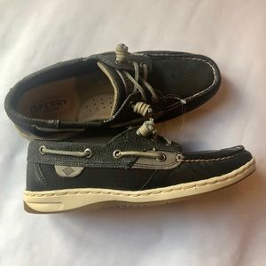 Sperry Topsiders in navy